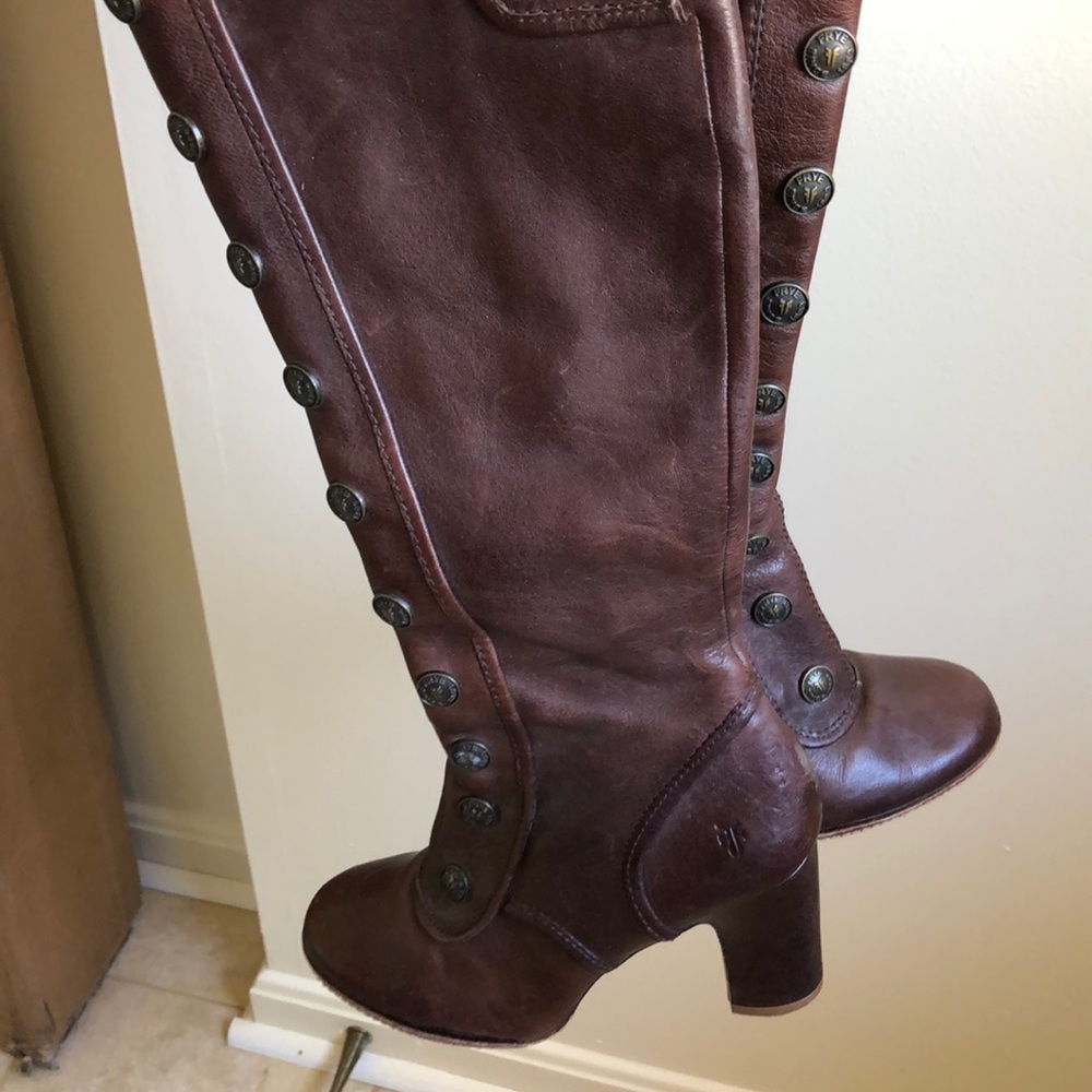 Beautiful leather boots with button detail